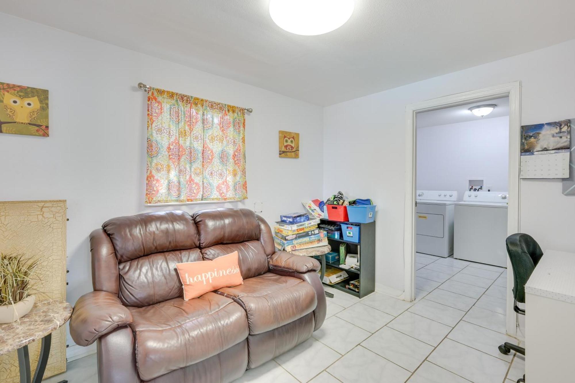 Holiday home Spacious About 5 Mi To Beaches