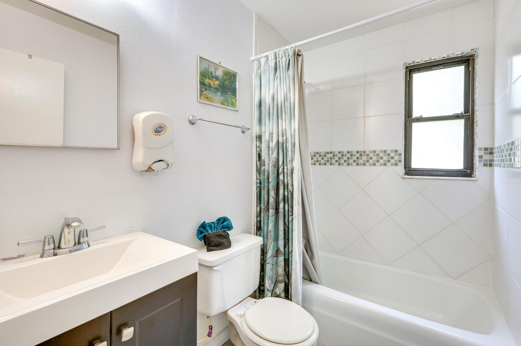 Spacious About 5 Mi To Beaches * Tampa