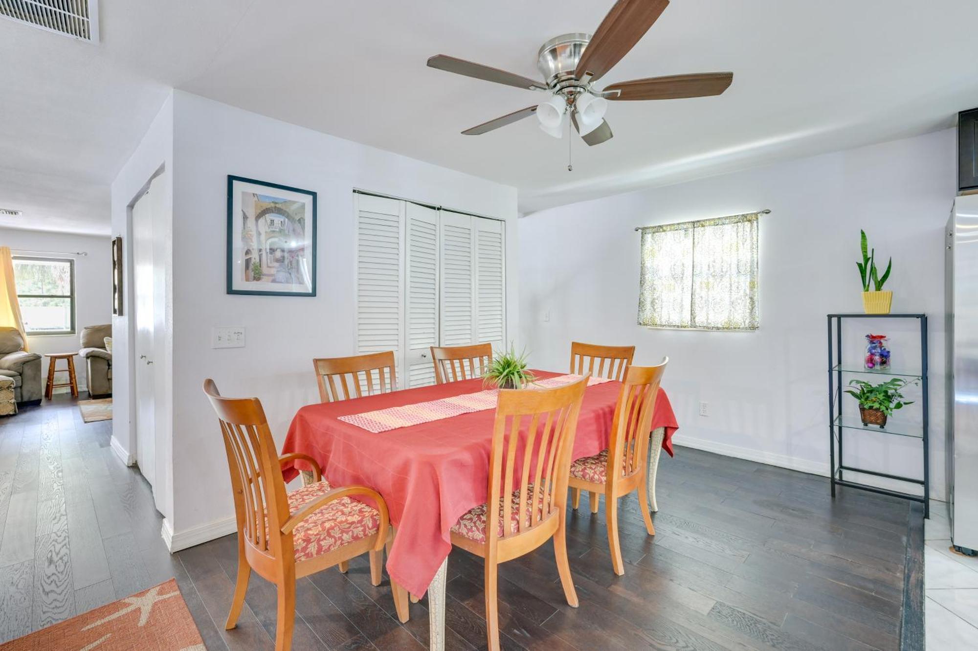Spacious About 5 Mi To Beaches Holiday home Tampa